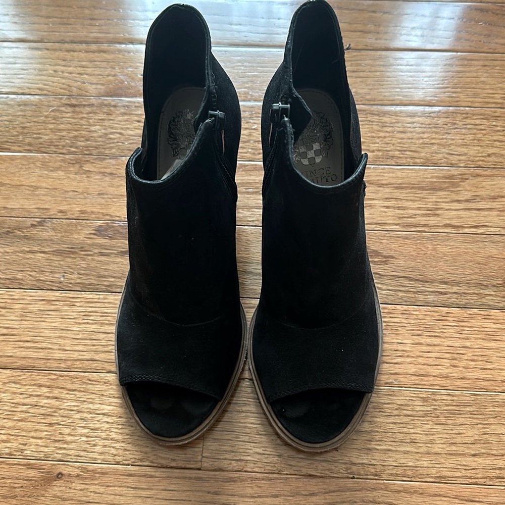 Vince Camuto peep toe bootie size 6 in black.